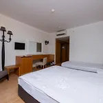 Lake River Side Hotel Spa